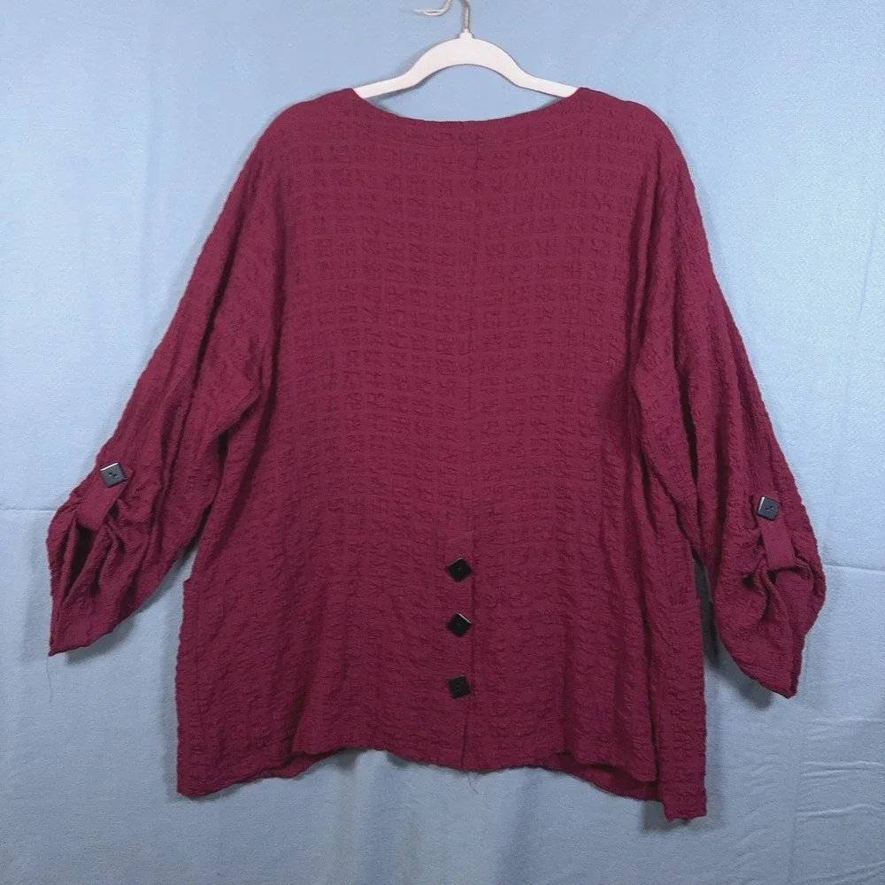 Ali Miles Tunic Blouse Womens 1X Maroon Textured Lightweight Stretch Roll Tab‎